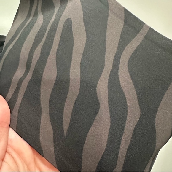 KNIX Catalyst Sports Bra High Impact NEW Size 8 (40D - 40E) Zebra print Black - Picture 6 of 12